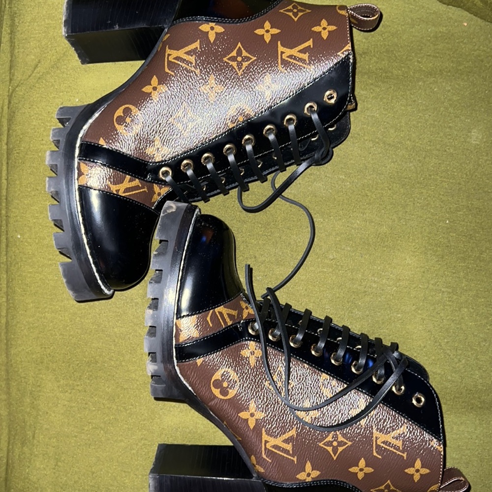 Louis Vuitton Star Trail Booties. Gem
